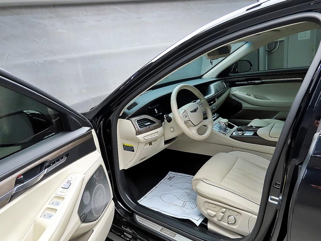 Genesis G90 - Vista 7