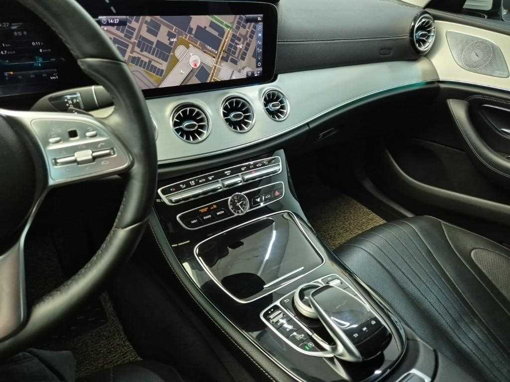 Mercedes Benz CLS Class - Vista 12