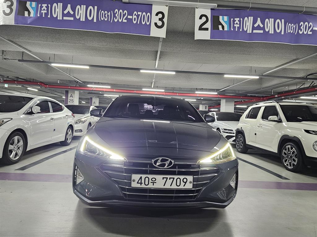 HYUNDAI Avante - Vista 3