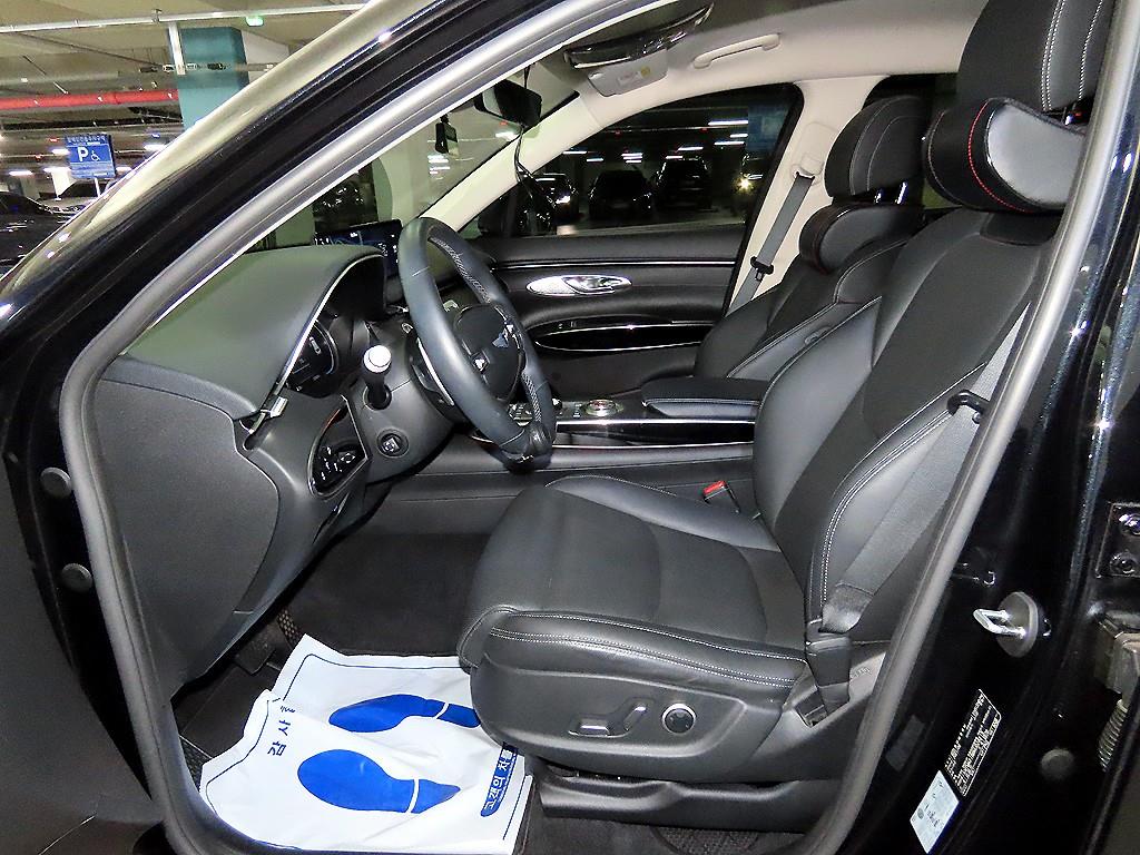 Genesis GV70 - Vista 8