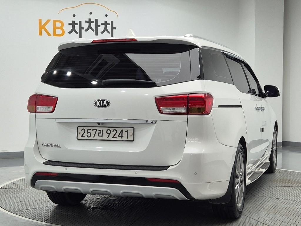 KIA Carnival - Vista 3