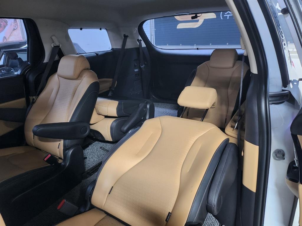 KIA Carnival - Vista 10