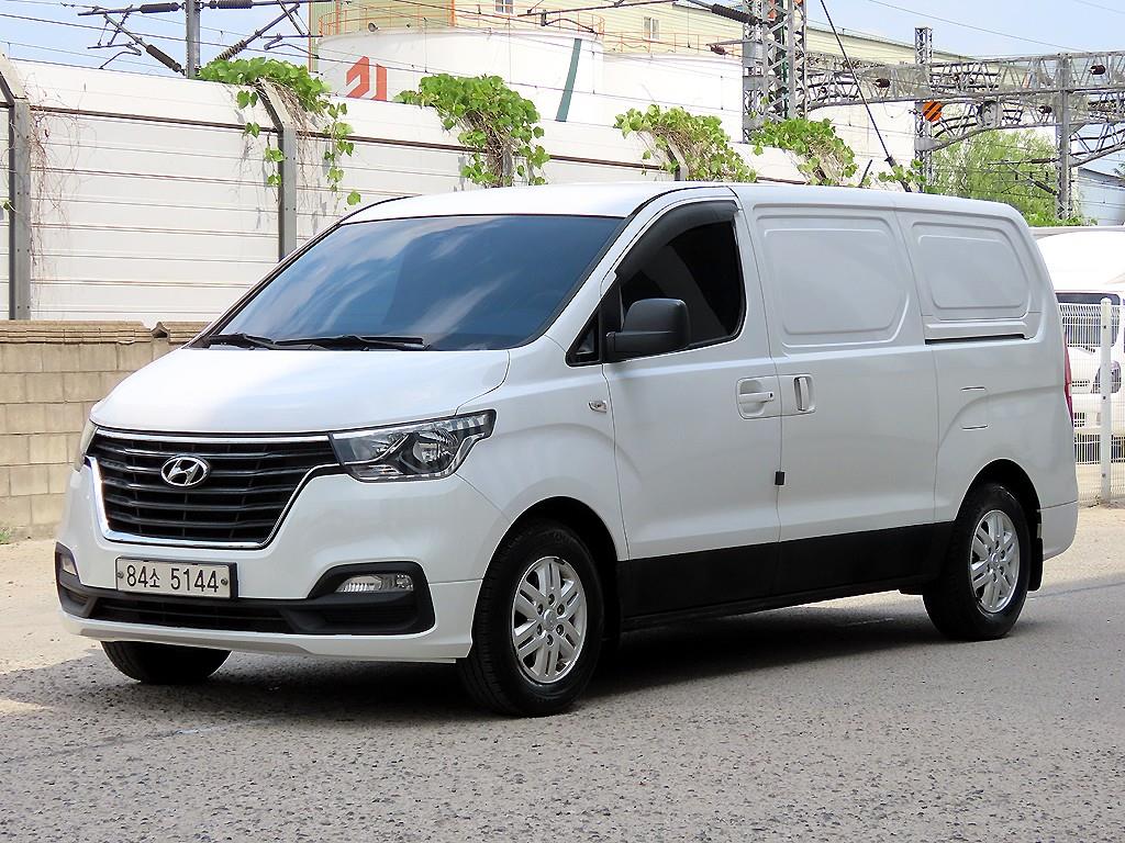 HYUNDAI Starex - Vista 2