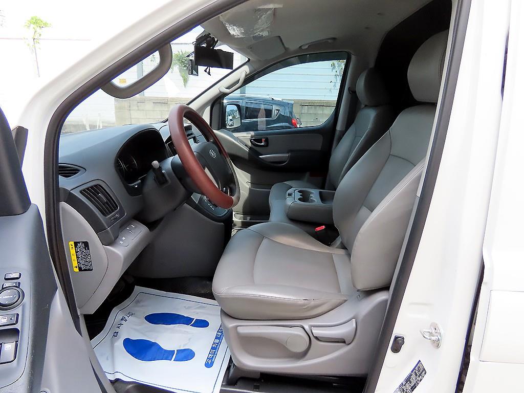 HYUNDAI Starex - Vista 7