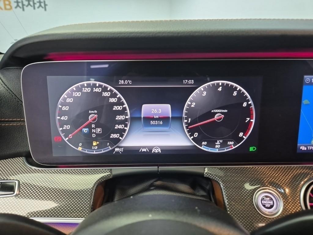 Mercedes Benz E class - Vista 8