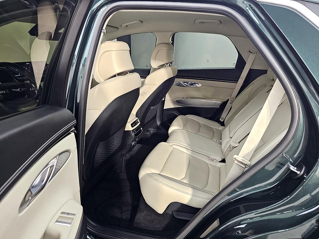 Genesis GV70 - Vista 11