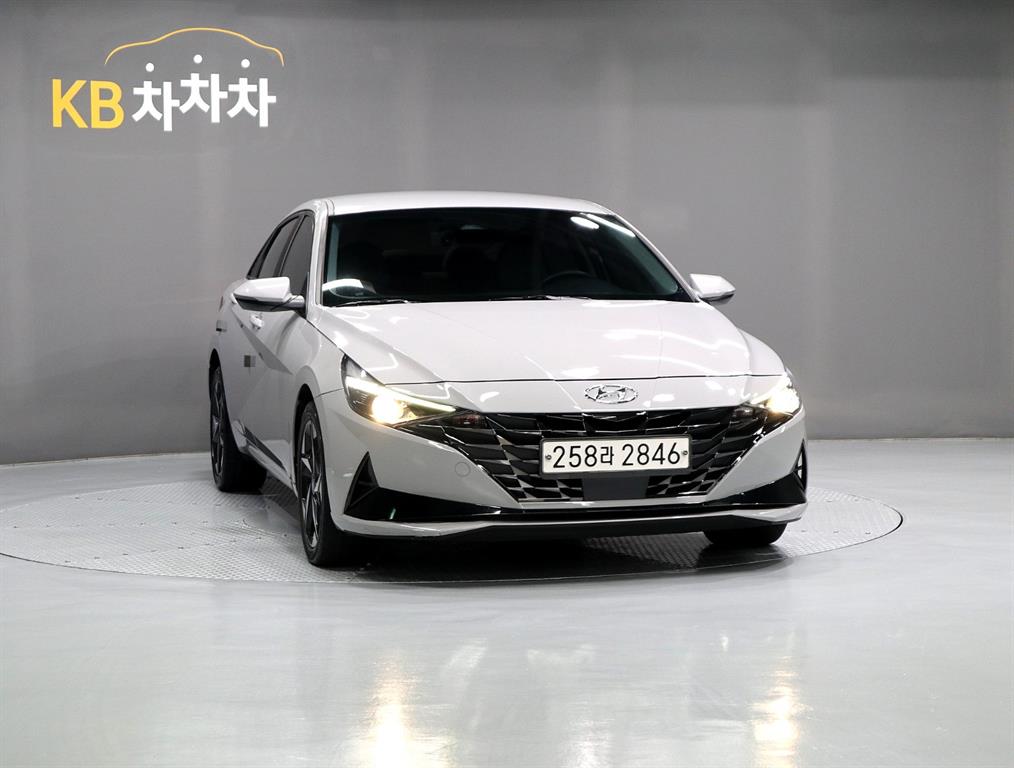 HYUNDAI Avante - Vista 2