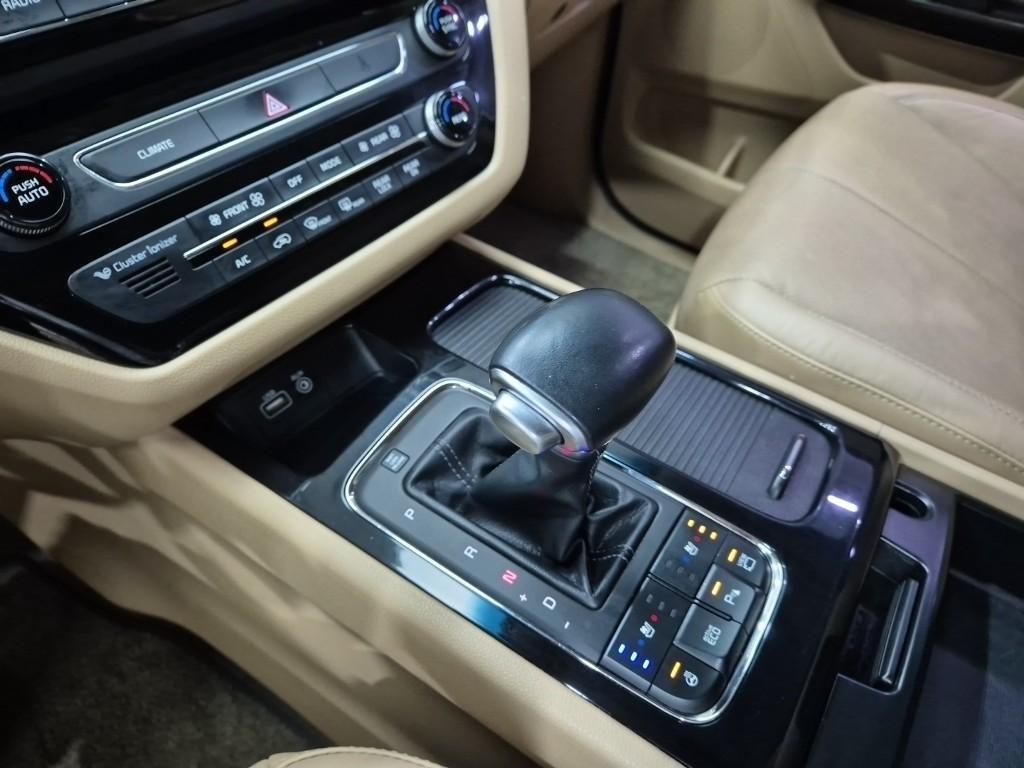 KIA Carnival - Vista 10