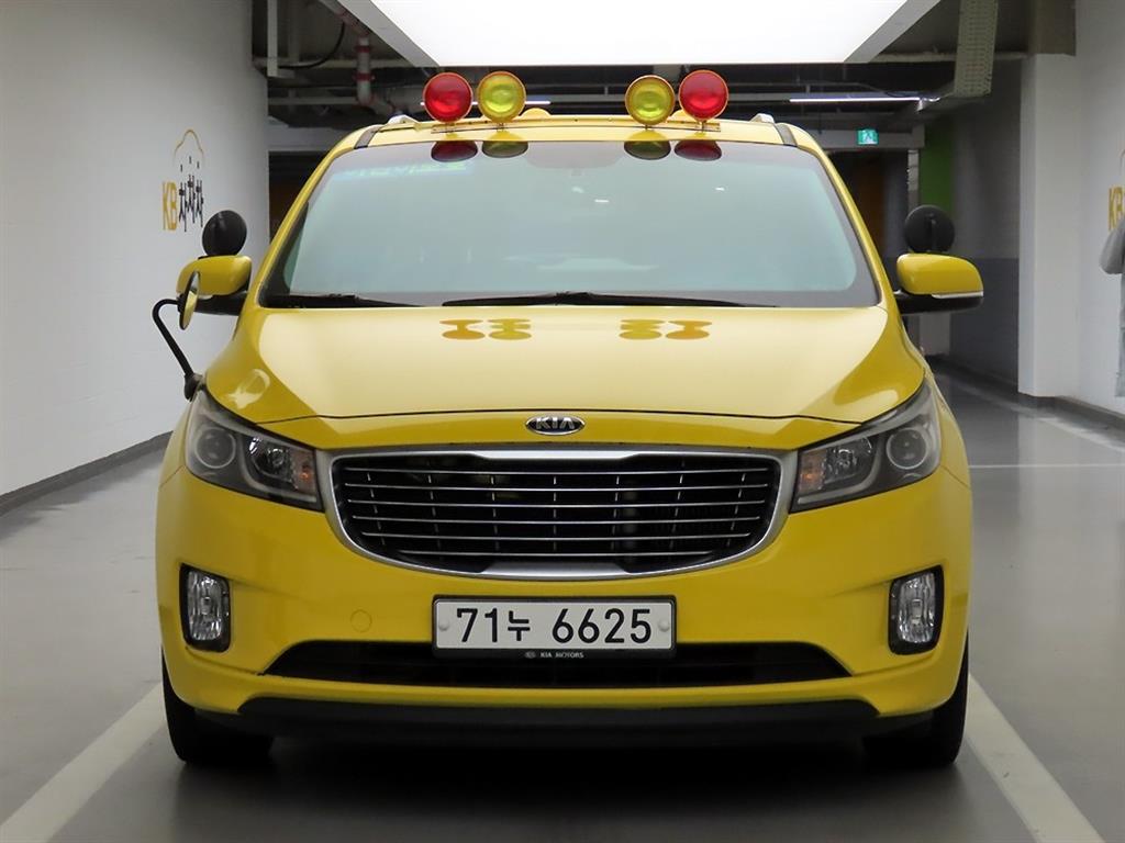 KIA Carnival - Vista 2
