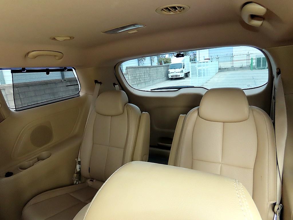 KIA Carnival - Vista 9