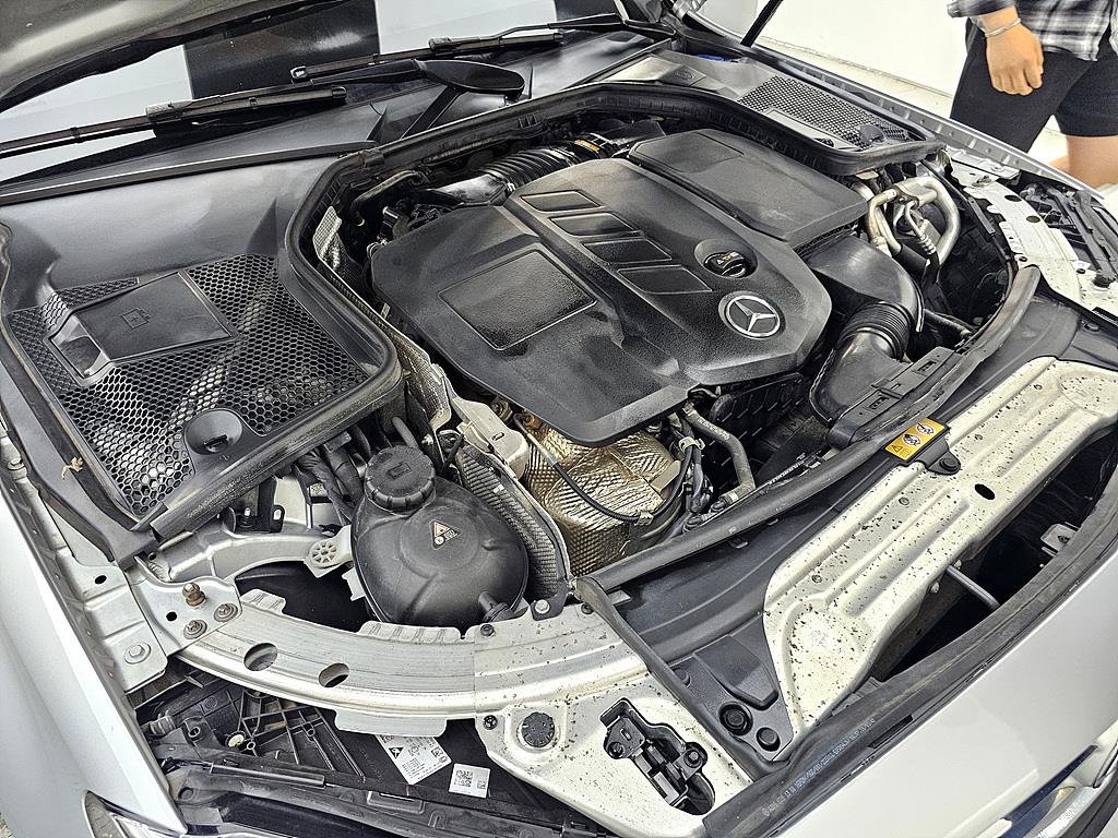 Mercedes Benz C Class - Vista 8