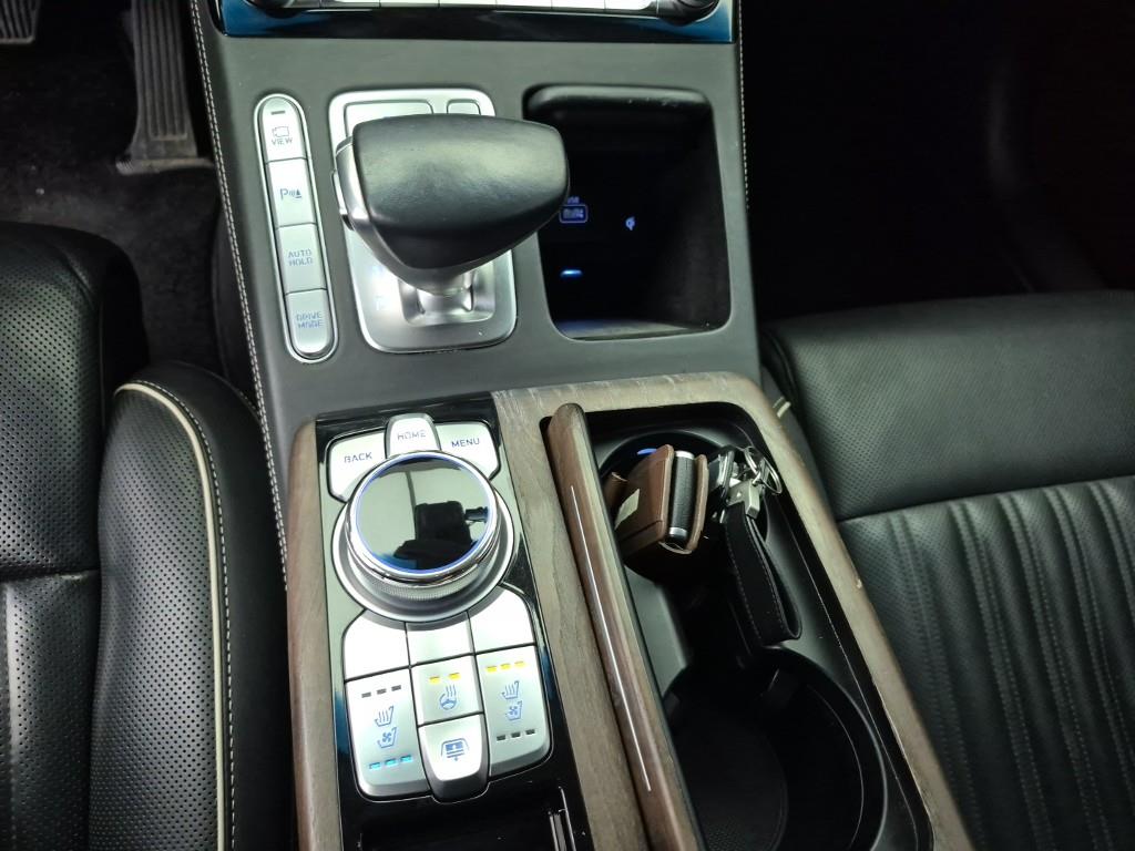 Genesis G90 - Vista 10