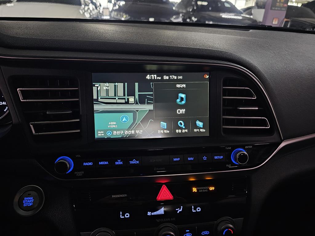 HYUNDAI Avante - Vista 10