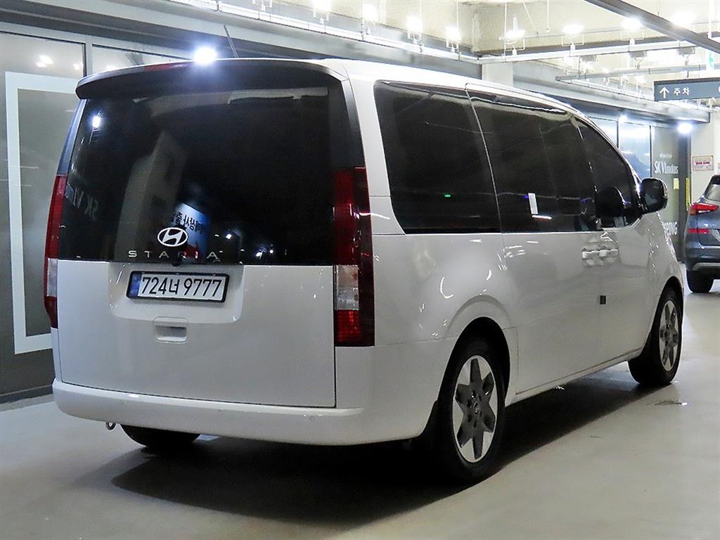 HYUNDAI Staria - Vista 4