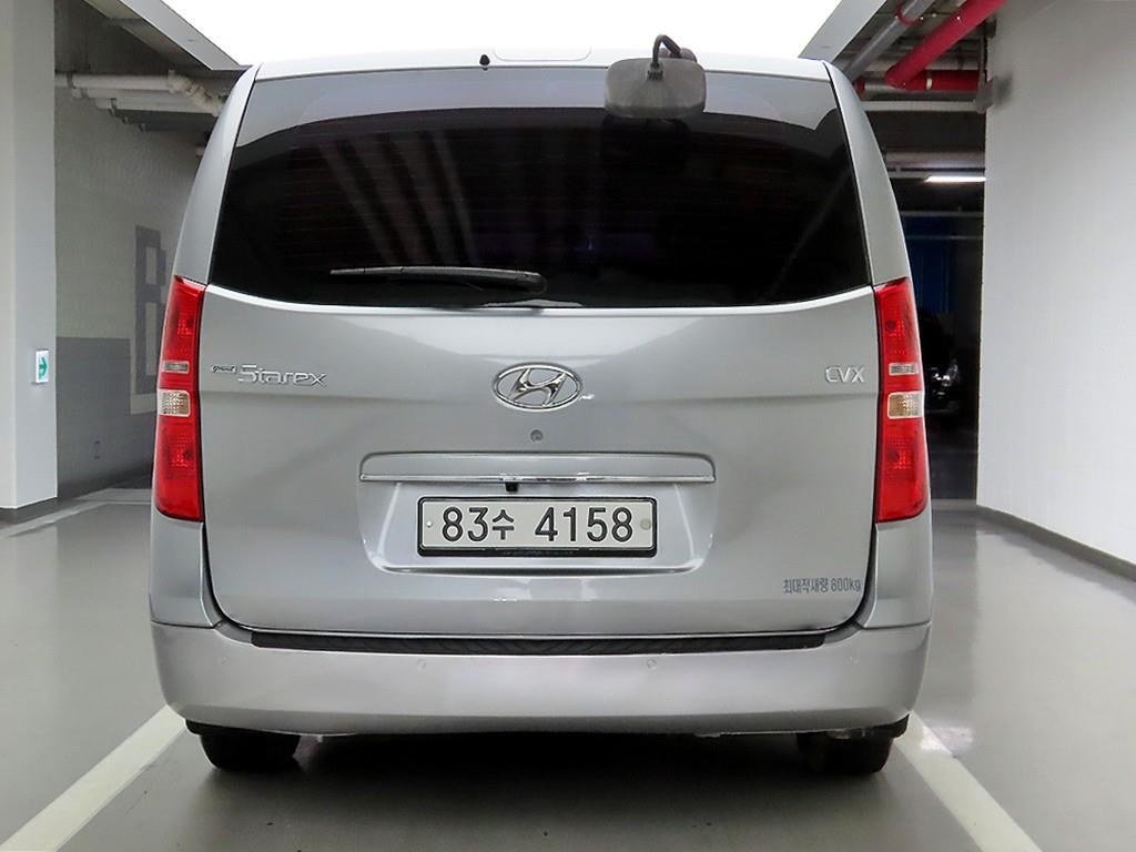 HYUNDAI Starex - Vista 3