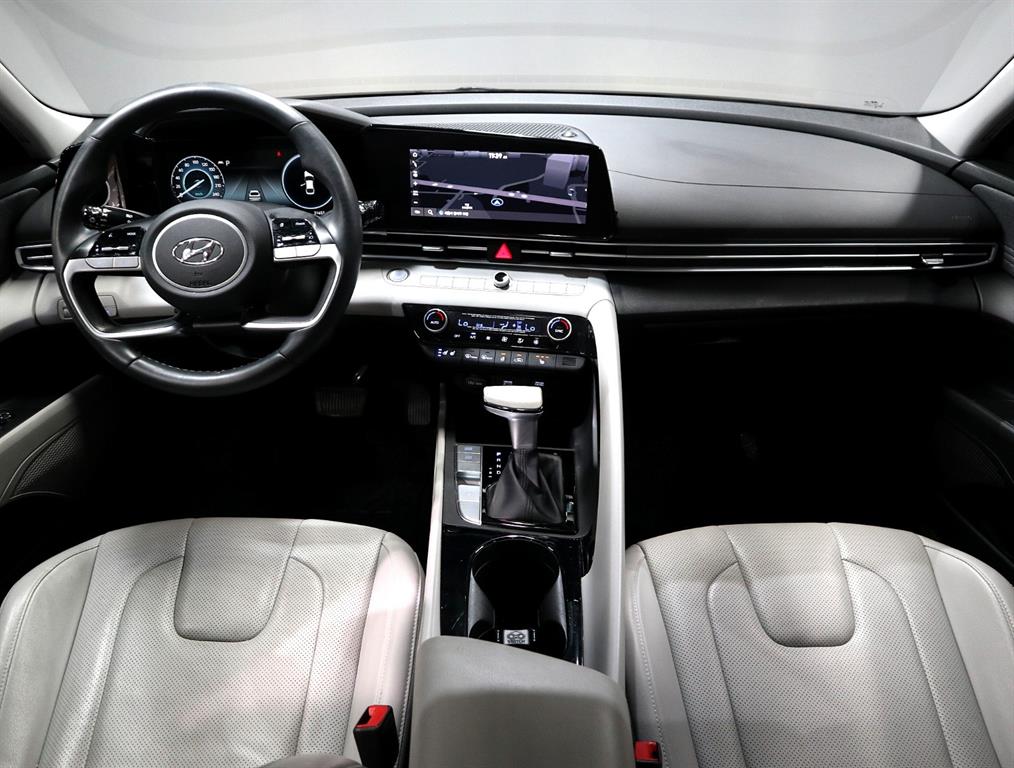 HYUNDAI Avante - Vista 7