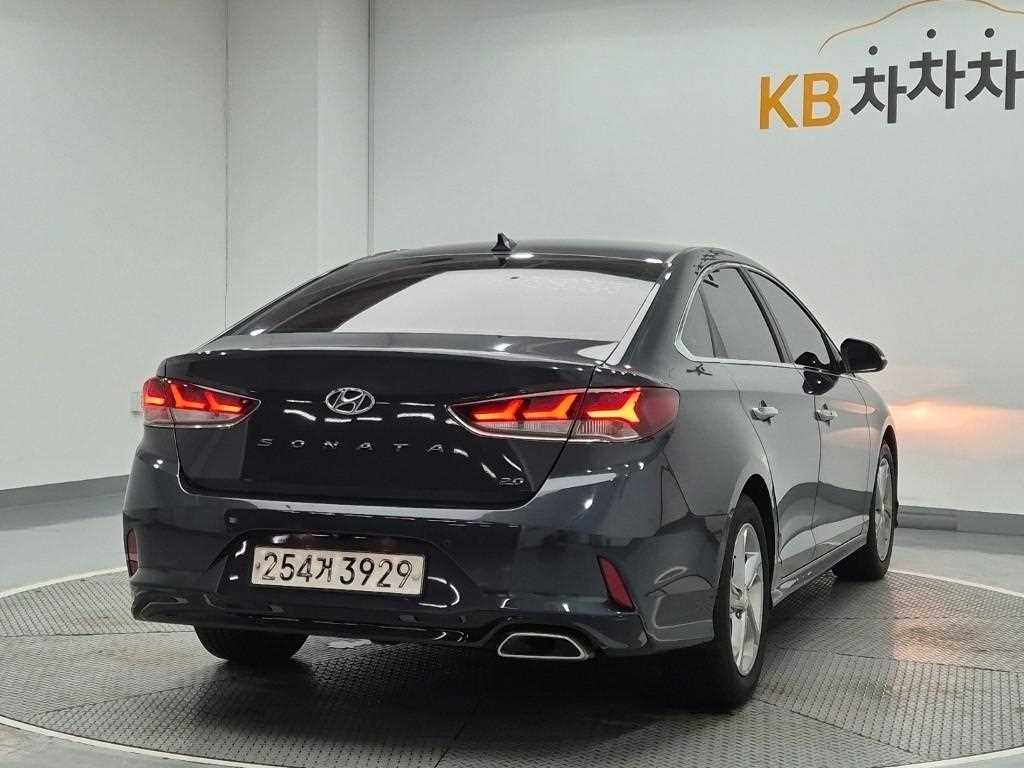 HYUNDAI Sonata - Vista 3