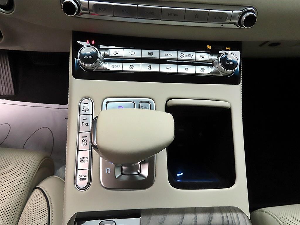 Genesis G90 - Vista 12