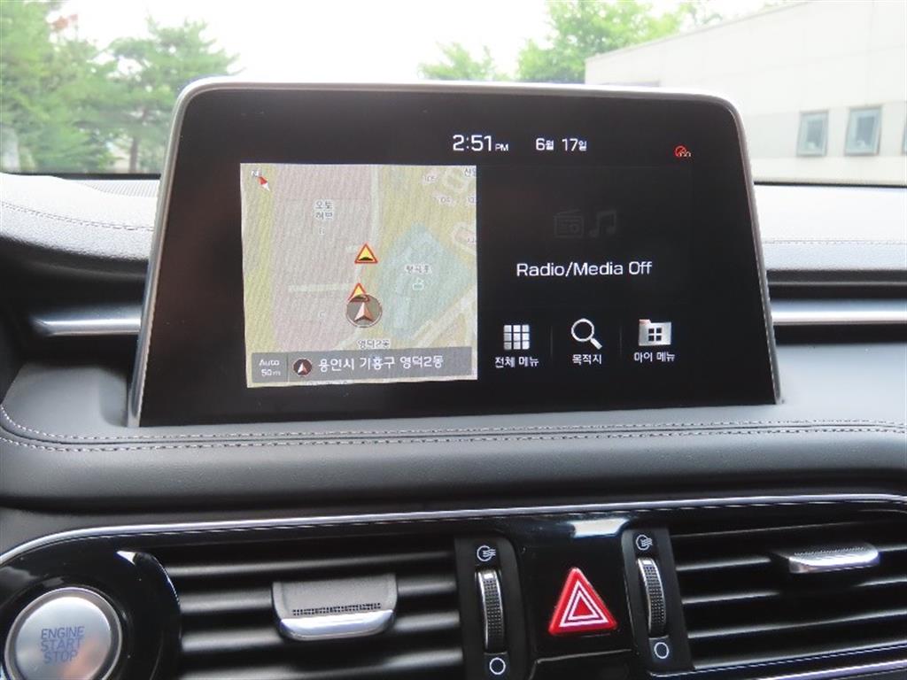 Genesis G70 - Vista 10