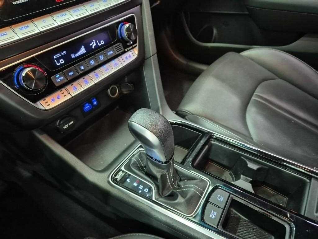 HYUNDAI Sonata - Vista 10