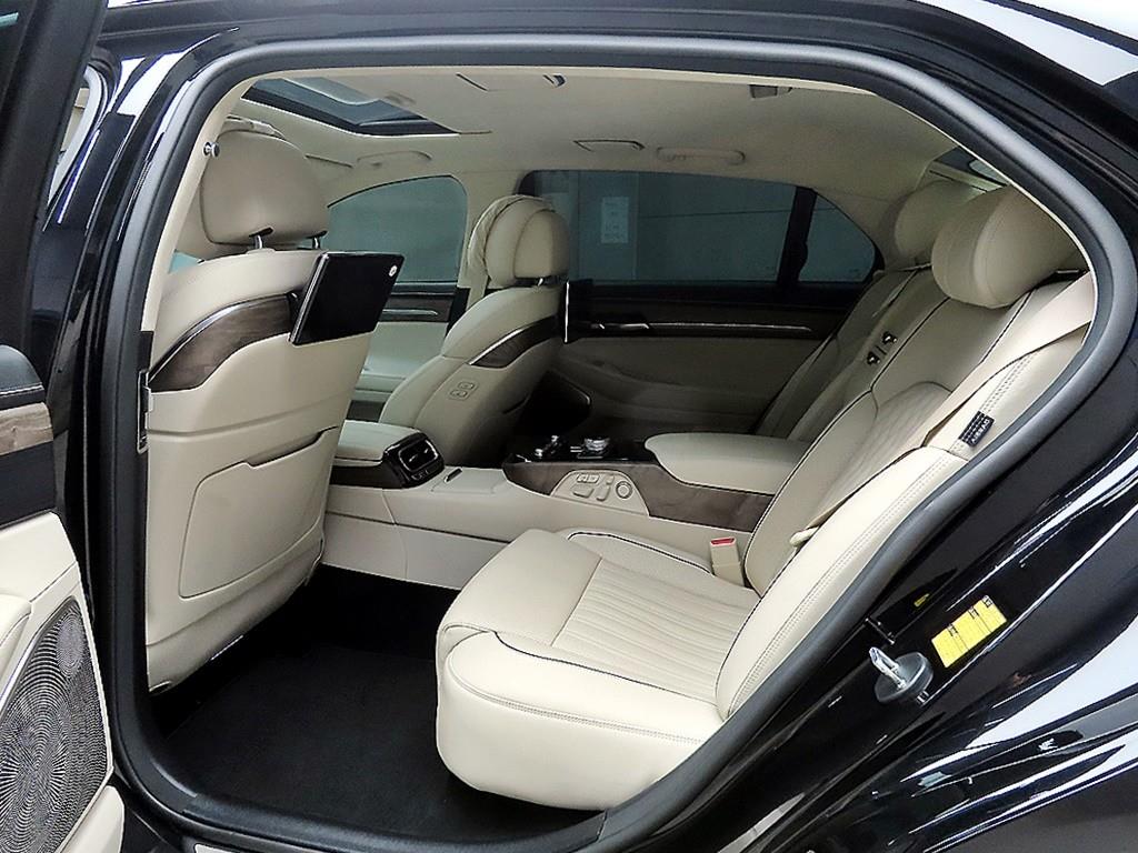 Genesis G90 - Vista 8