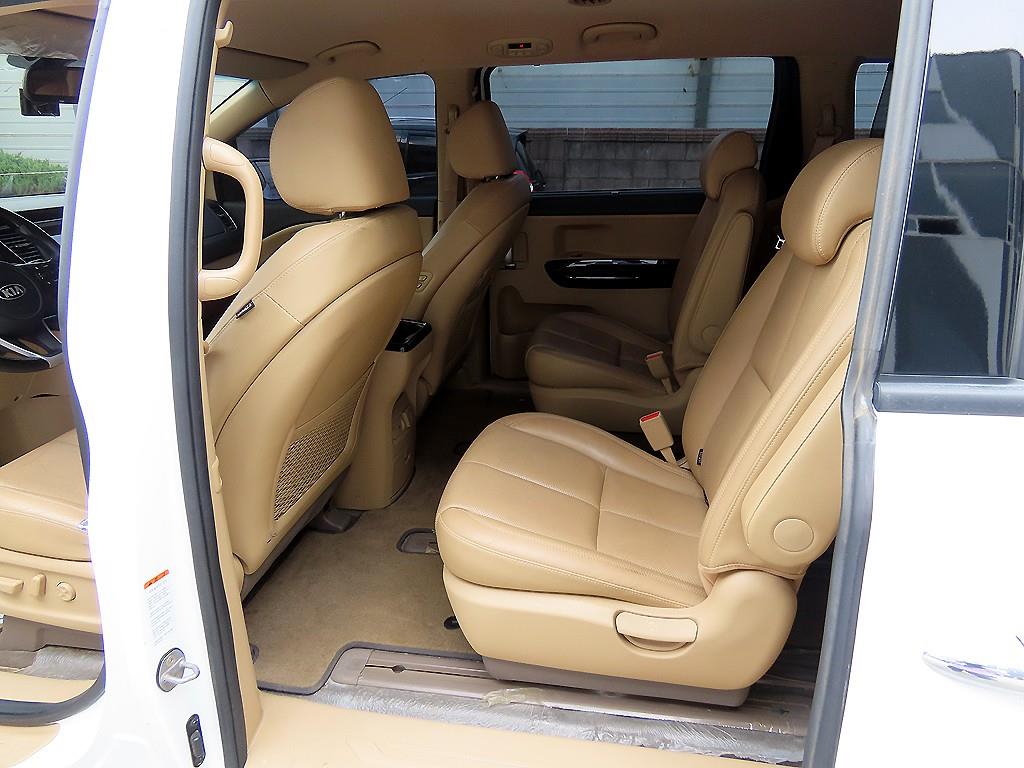 KIA Carnival - Vista 8