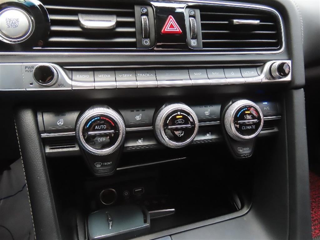 Genesis G70 - Vista 9