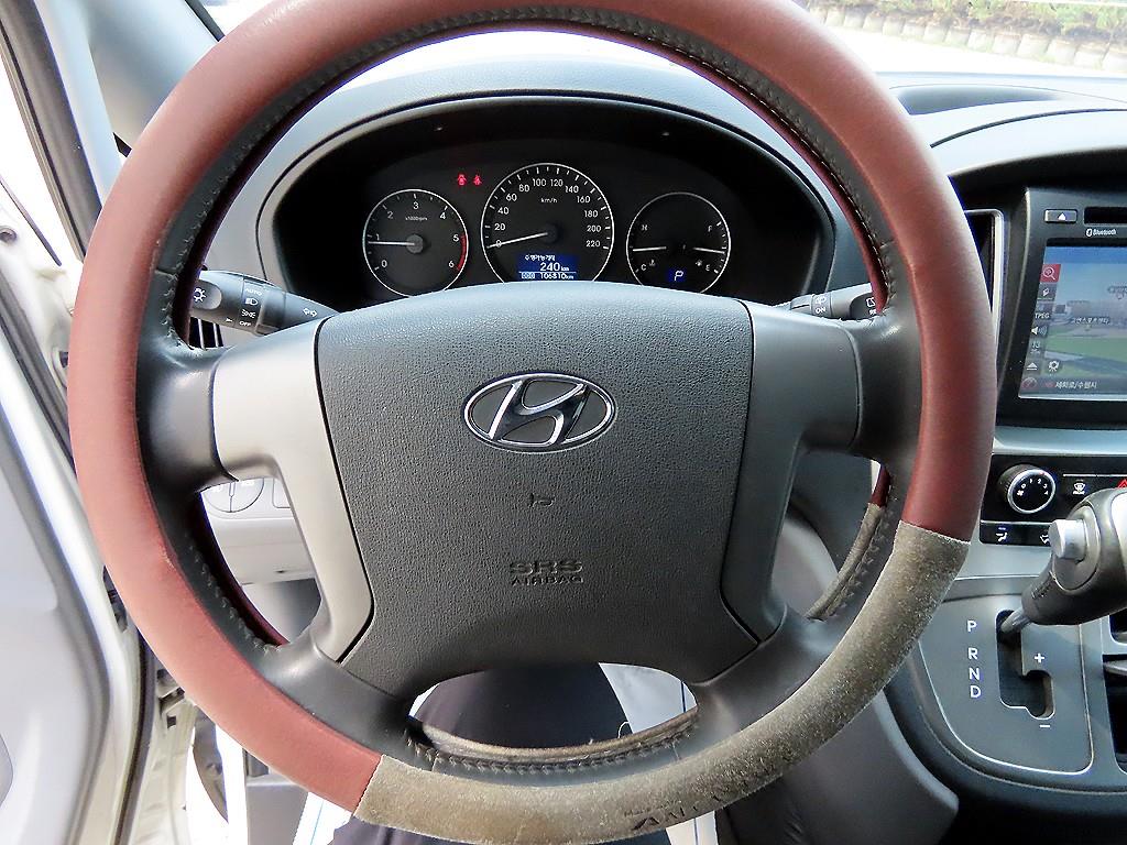 HYUNDAI Starex - Vista 10