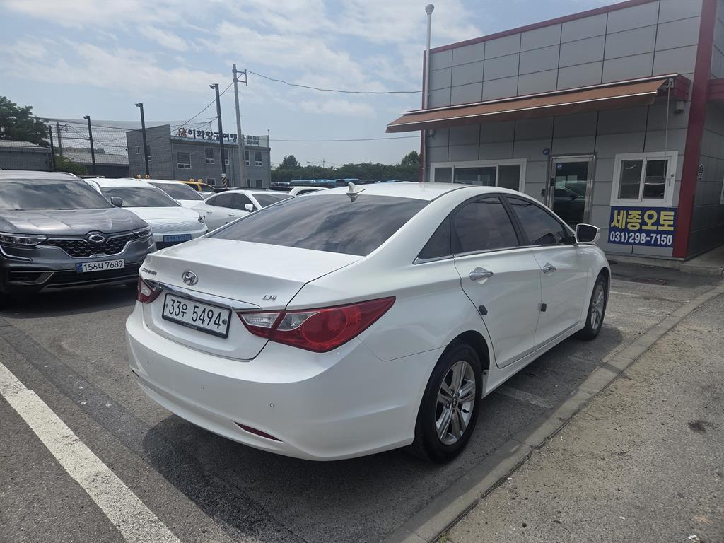 HYUNDAI Sonata - Vista 6