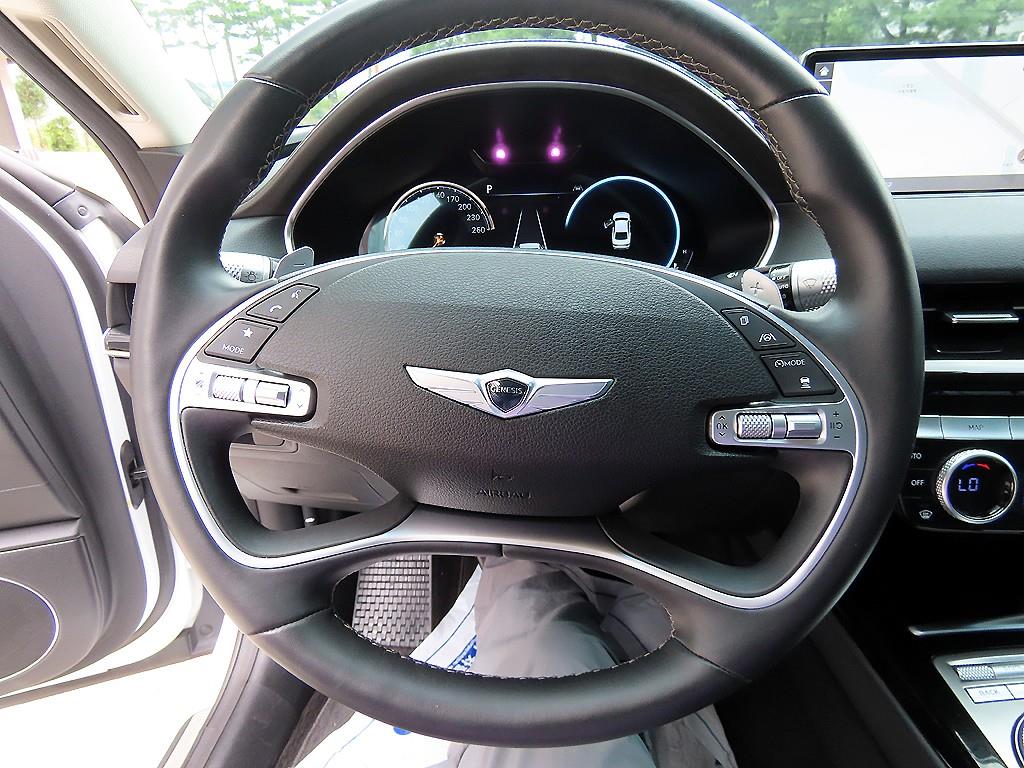 Genesis G80 - Vista 10