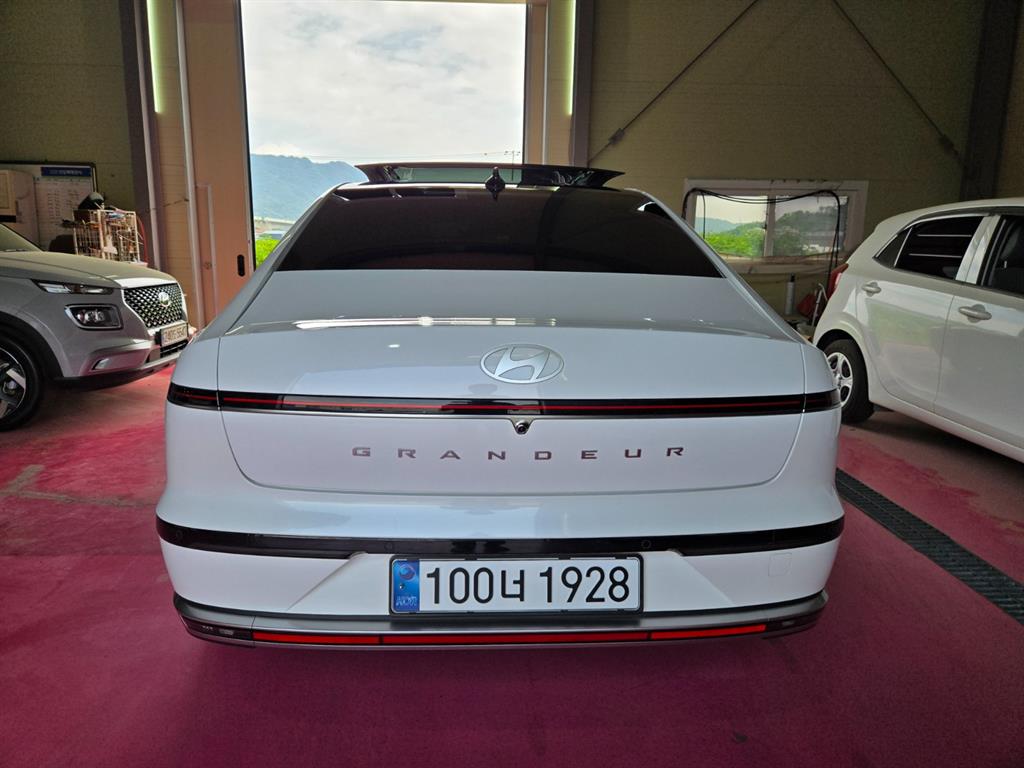 HYUNDAI Grandeur - Vista 7