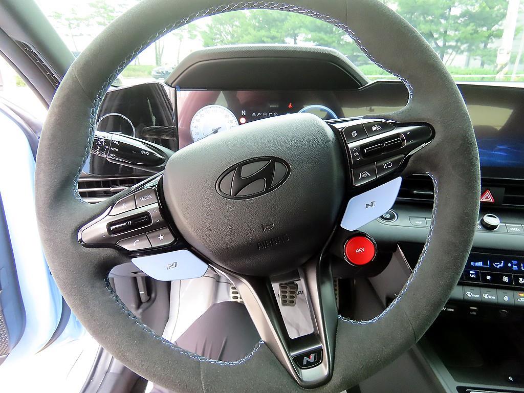 HYUNDAI Avante - Vista 10