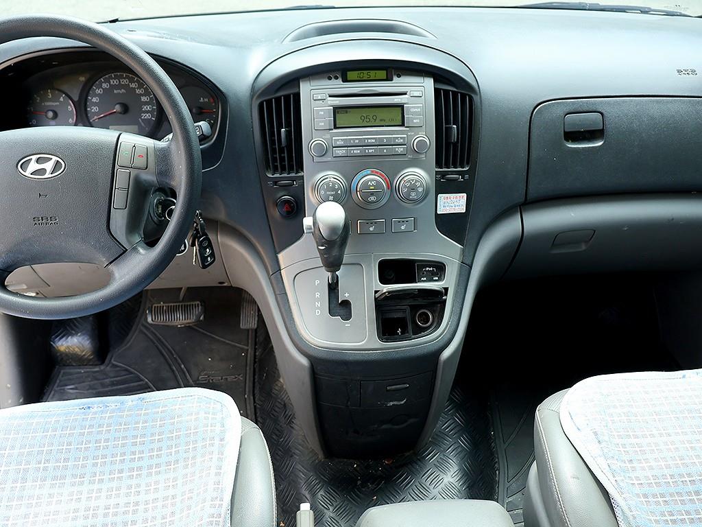 HYUNDAI Starex - Vista 7