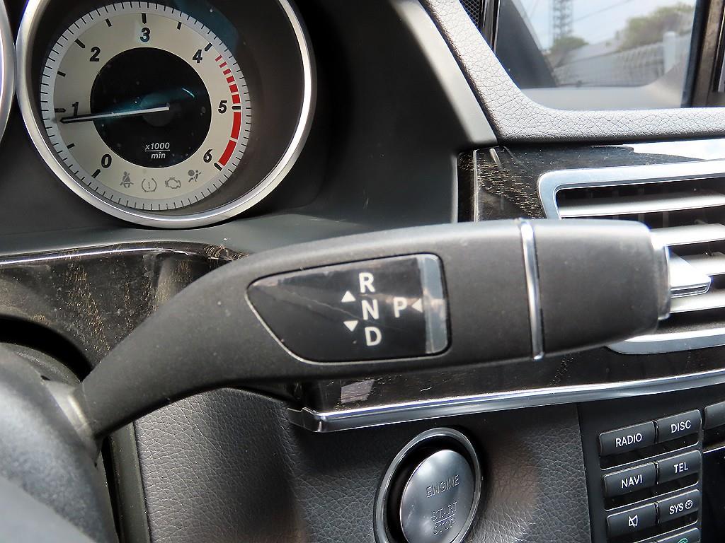 Mercedes Benz E class - Vista 12