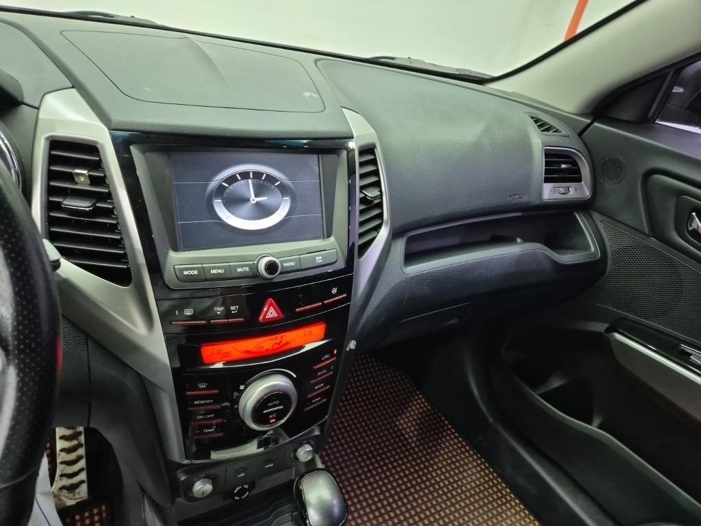 Ssangyong Tivoli - Vista 12