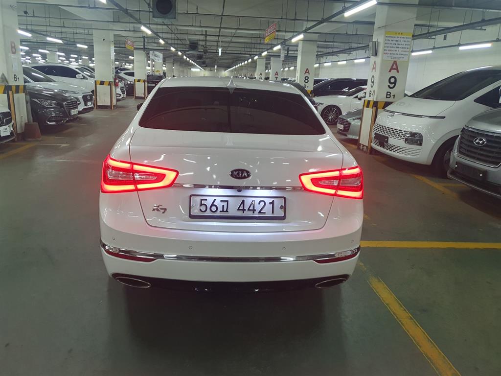 KIA K7 - Vista 10