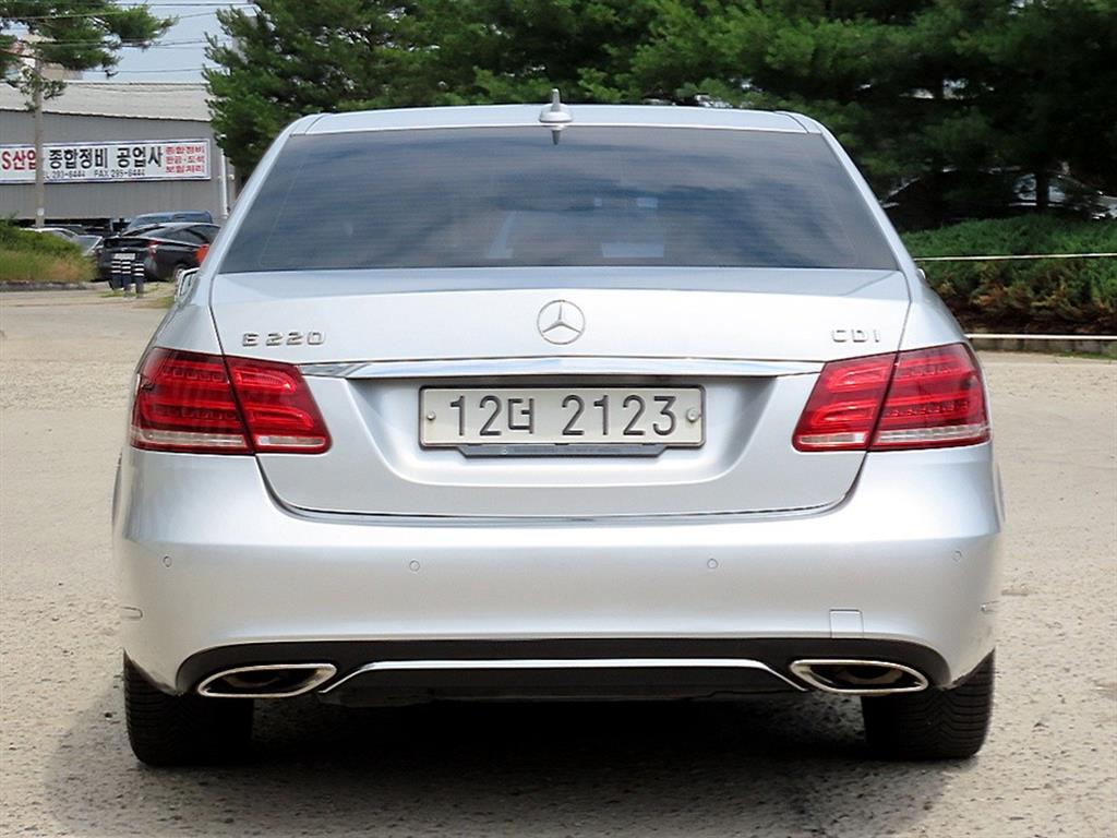 Mercedes Benz E class - Vista 6