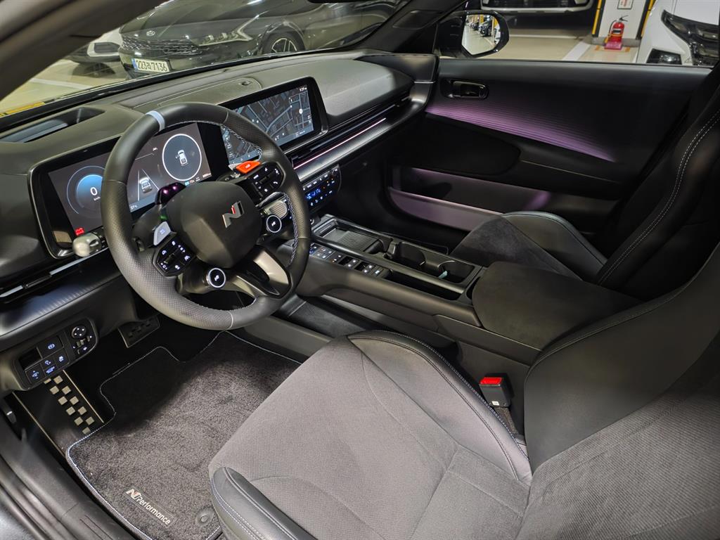 HYUNDAI Ioniq 6 - Vista 12