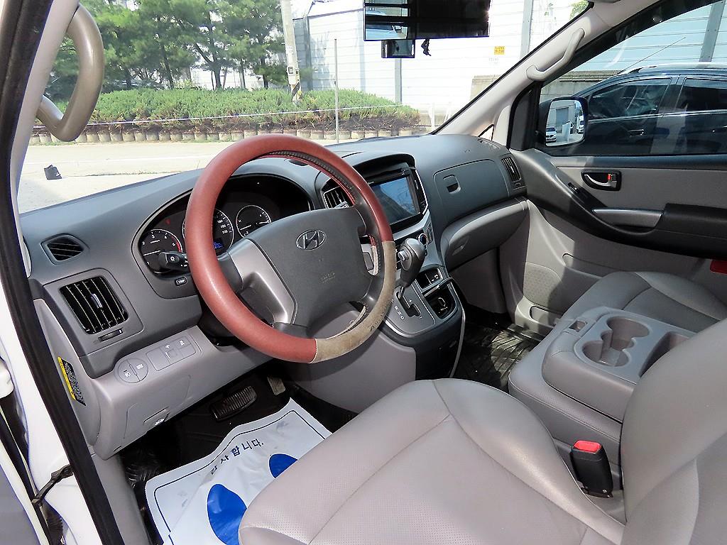 HYUNDAI Starex - Vista 9