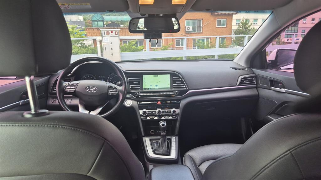 HYUNDAI Avante - Vista 11