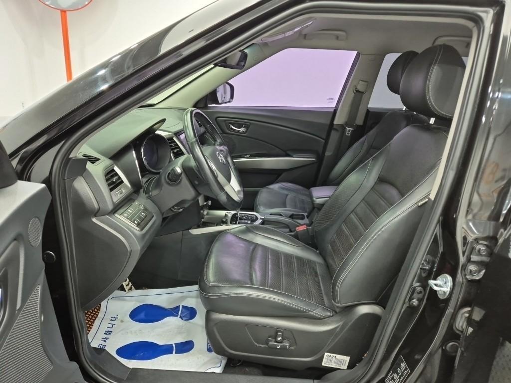 Ssangyong Tivoli 2015 Negro - Importación desde Corea - HF Imports Iquique - Foto 13