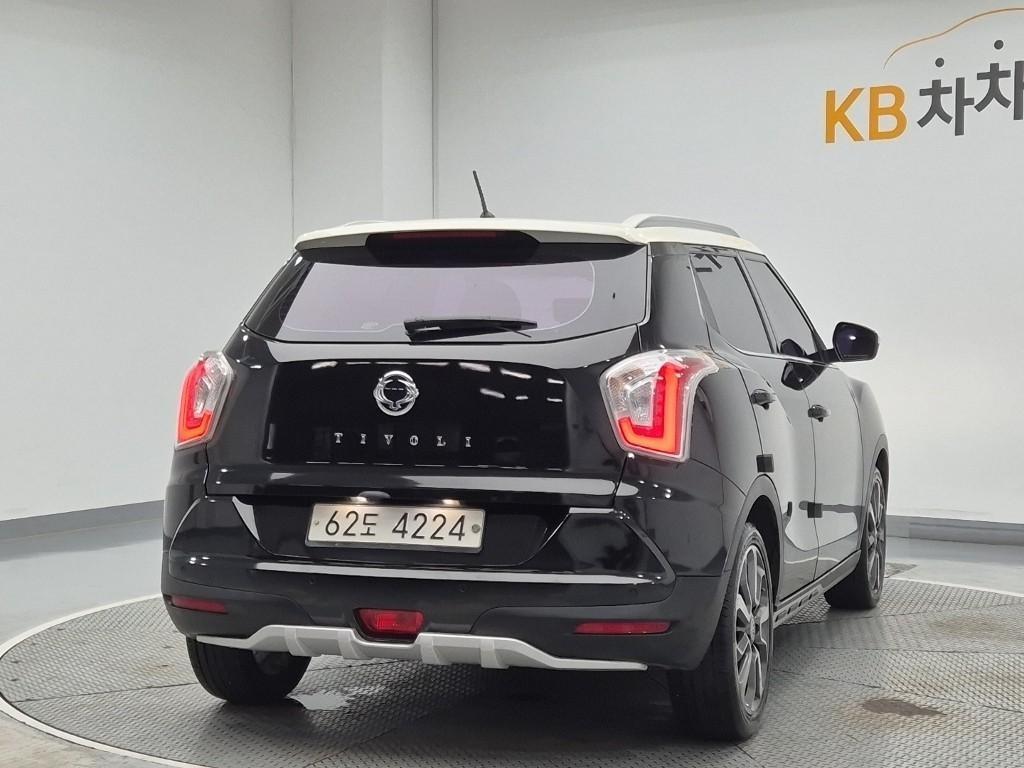 Ssangyong Tivoli - Vista 3