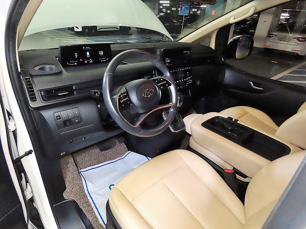 HYUNDAI Staria - Vista 12
