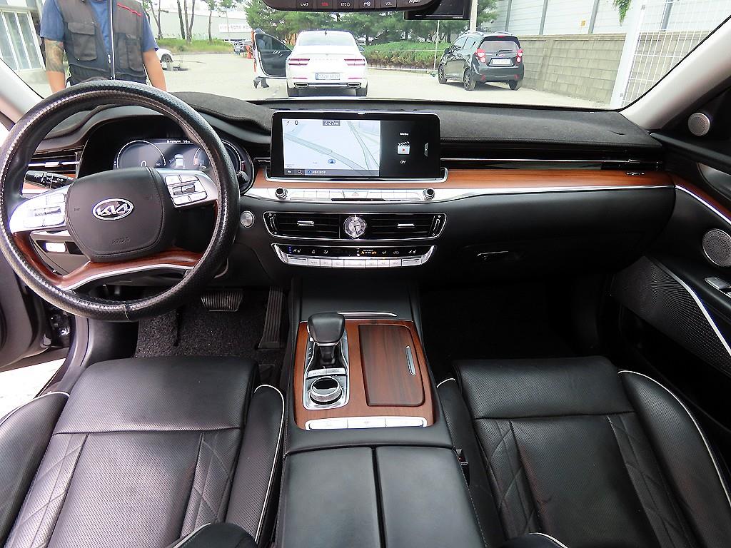 KIA K9 - Vista 9