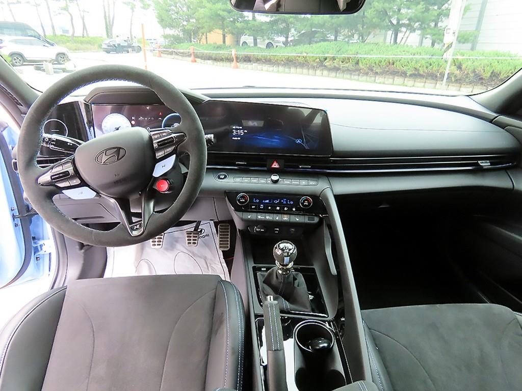 HYUNDAI Avante - Vista 9