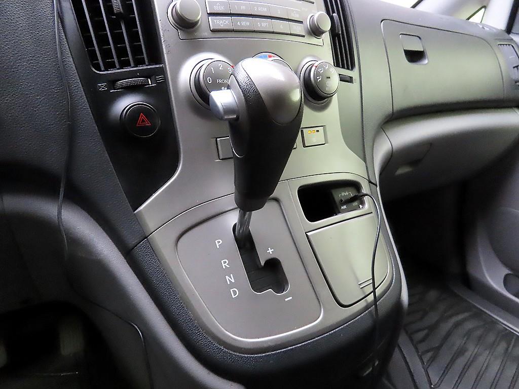 HYUNDAI Starex - Vista 9