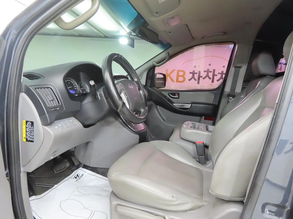HYUNDAI Starex - Vista 7