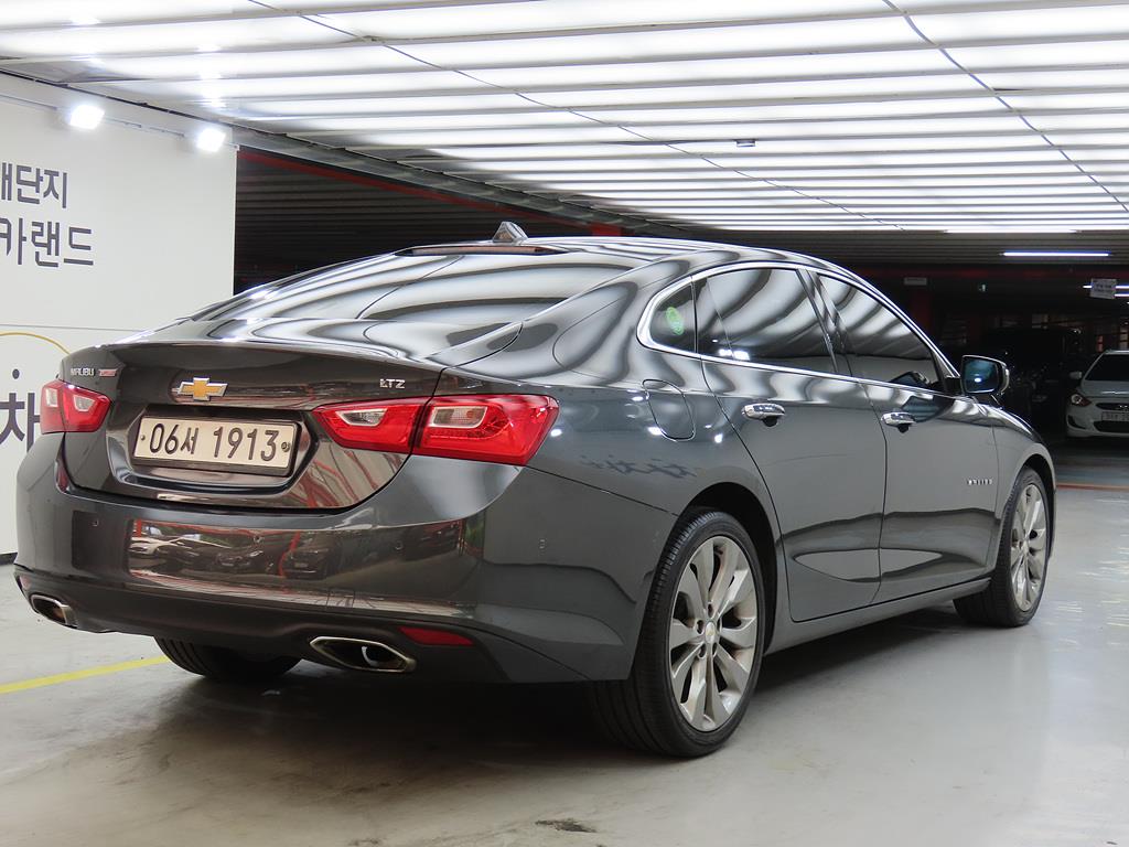 Chevrolet Malibu - Vista 3