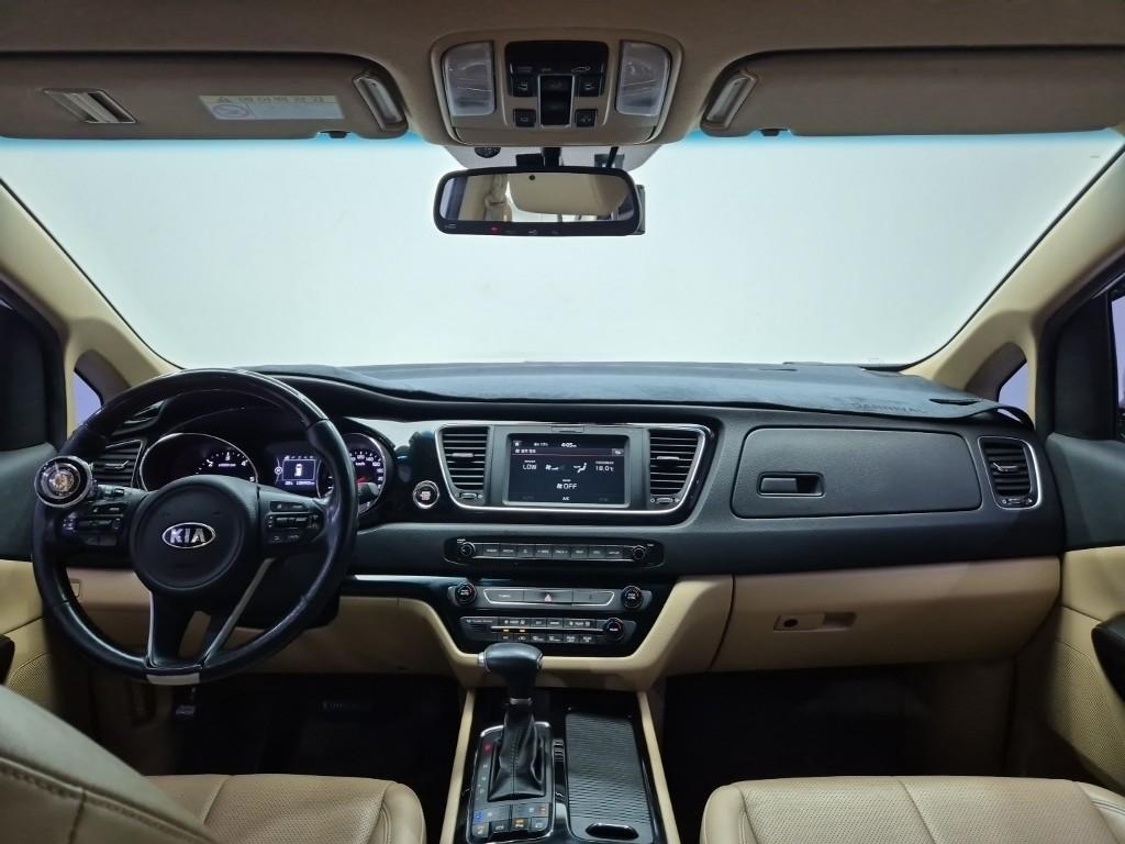 KIA Carnival - Vista 9