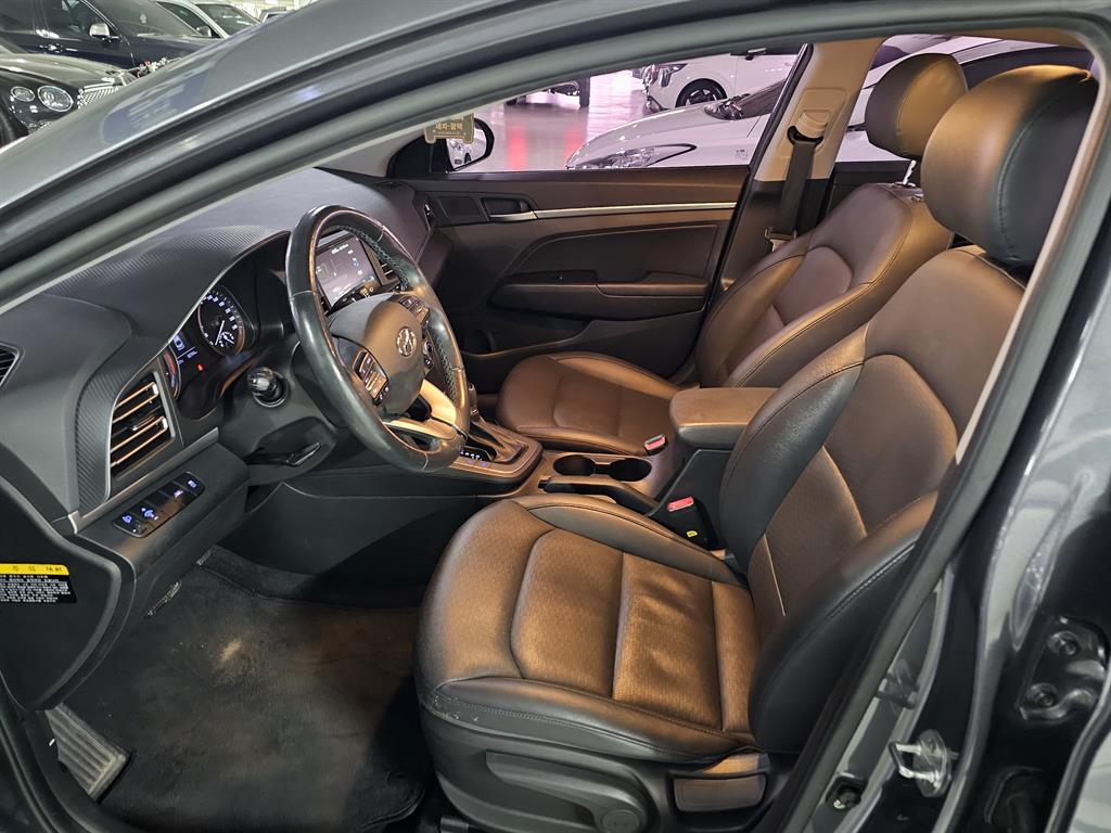 HYUNDAI Avante - Vista 12